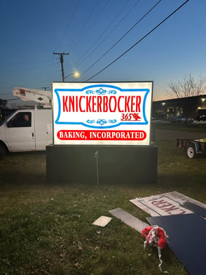 KNICKERBOCKER GROUND SIGN