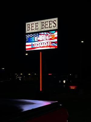 BEE BEE'S LIQUOR DIGITAL SIGN NIGHT TIME
